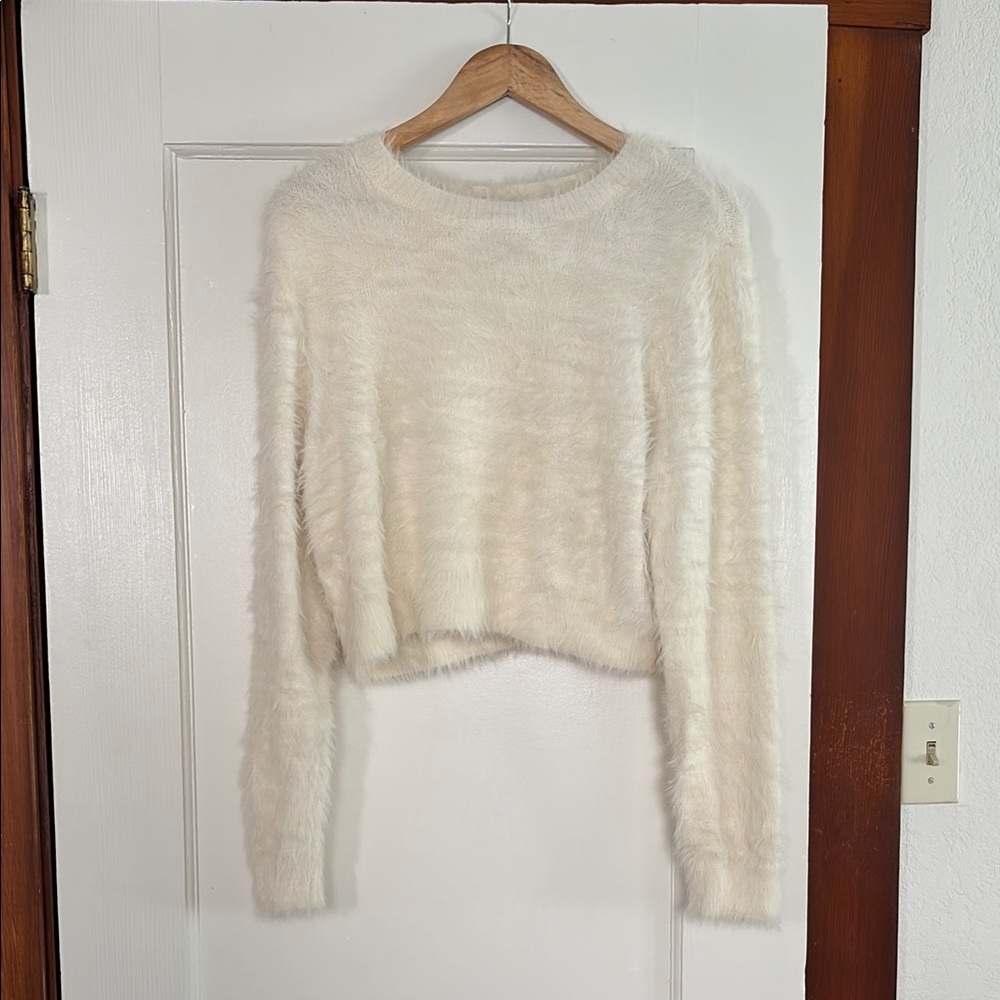 Kendall & Kylie Cream Crop Fuzzy Sweater M